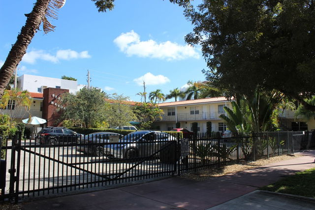 Beach Manor  photo 2